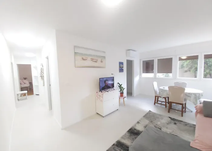 Apartman Adi *