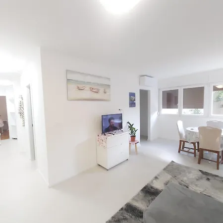 Apartamento Adi *